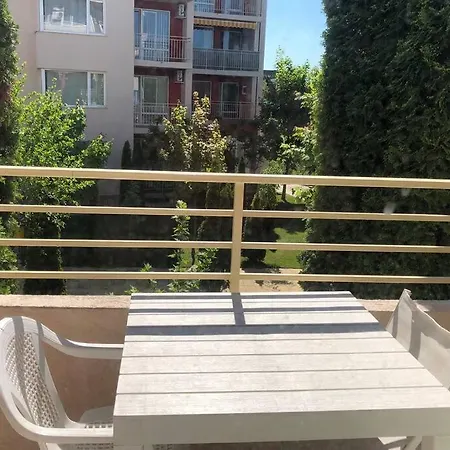 Beautiful Studio. Only 10 Minutes To The Beach! Lägenhet
